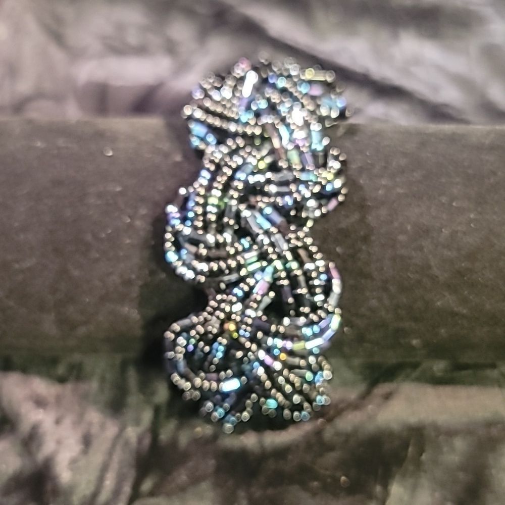 0500. NWOTs ~ Elegant ~ Black Beaded Bracelet ~ Iridecent ~ Sparkly